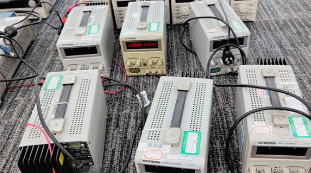通信、雷达、导航、武器系统等领域的巨大需求，带动了军用电源市场的快速发展，预计2030年将超过400亿元